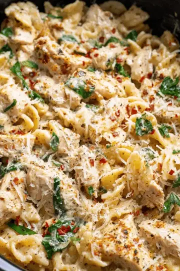 Crockpot Parmesan Garlic Chicken Pasta