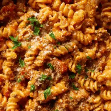 One pot creamy tomato beef pasta