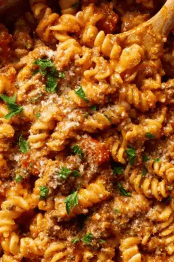 One pot creamy tomato beef pasta